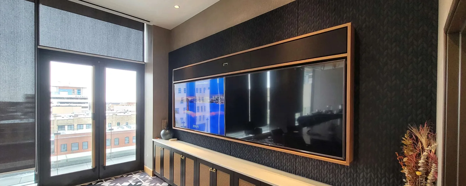 Edge Frame display in a lounge setting